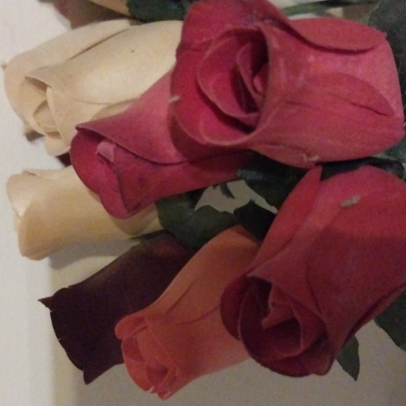 Wood Roses - Picture 2 of 3